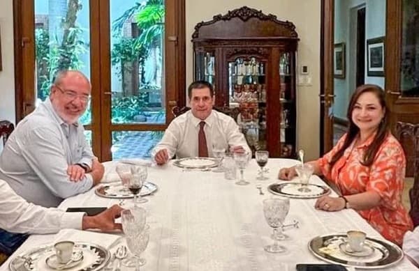 Rocío Abed minimiza crisis citando consumo de cheesecake y café