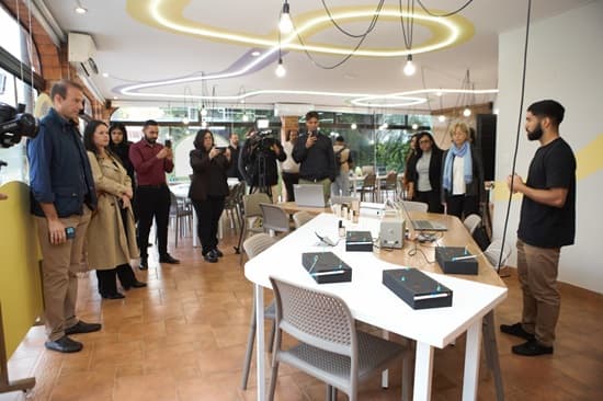 Inauguran en Asunción centro creativo y tecnológico