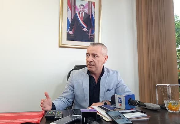 Centurión no descarta candidatura única colorada en Asunción