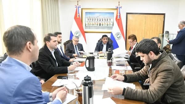 Diputados rechazan obelisco y piden reasignar fondos