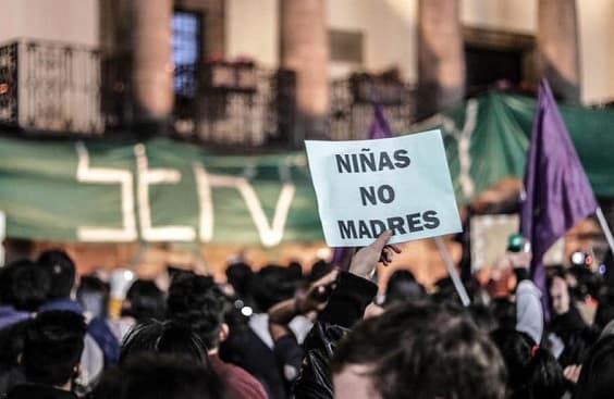 Muerte de niña embarazada reabre debate sobre el aborto
