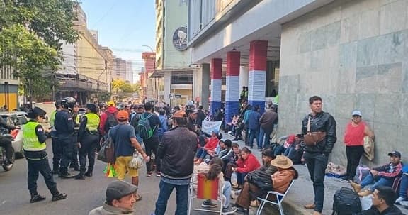 Pobladores de Maracaná se movilizan ante MOPC por caminos