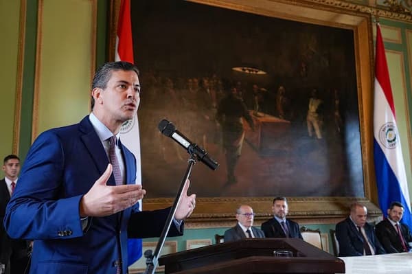 Gobierno impulsa diez leyes para dinamizar economía