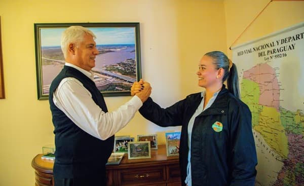 Silvia Lindstron se lanza como precandidata en Tacuatí