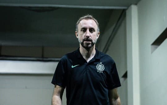 Olimpia destituye a Carlos Aitor García