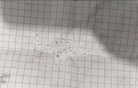 Alumna llegó a su casa con cocaína envuelta en papel dentro de la mochila