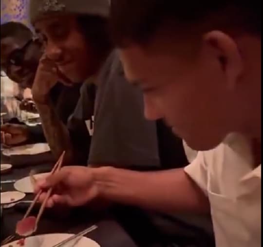 De comer guiso a comer sashimi: Diego León y su nueva vida en Europa