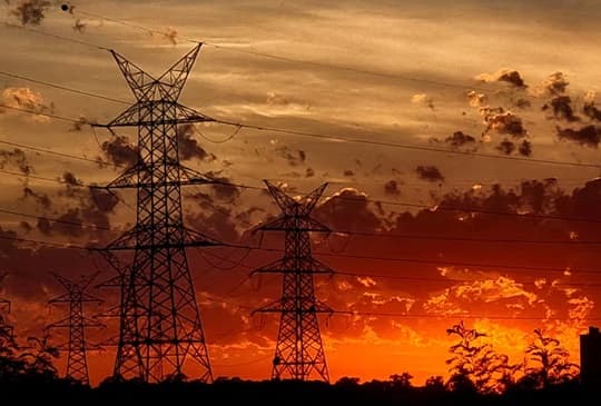 Domingo caluroso y con cielo parcialmente nublado