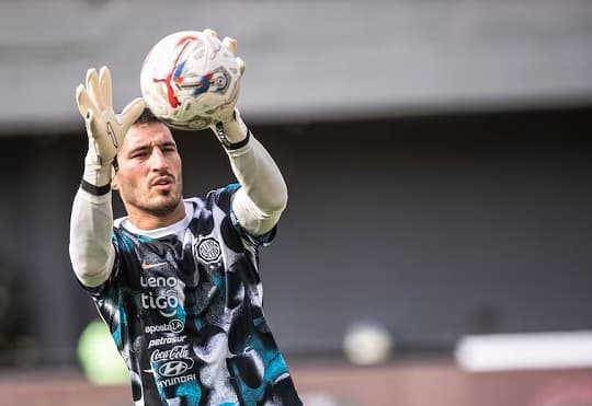 Olimpia en alerta: Olveira no completó la práctica y es duda ante Guaraní