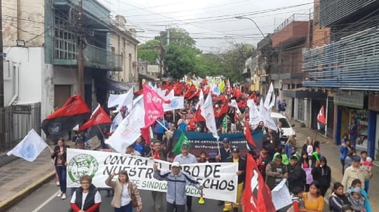 Protesta docente deja sin clases en instituciones públicas