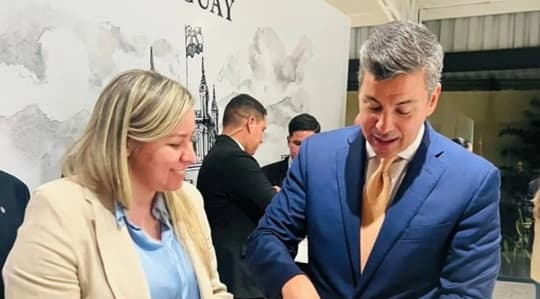 El mismo día que recibió a autoridades norteamericanas, Peña posó con sancionada por EEUU