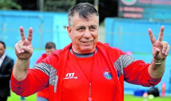 El histórico Éver Hugo Almeida vuelve al banco de Olimpia por quinta vez