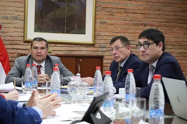 Senado impulsa ley que limita control de la Contraloría