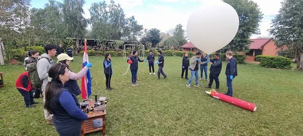 Estudiantes de la UNI lanzan globo estratosférico para estudiar microplásticos