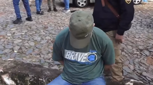 Policía detiene al rey de los tortoleros, tras persecución