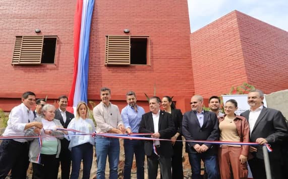 Peña entrega viviendas en la Chacarita con Cartes como invitado distinguido