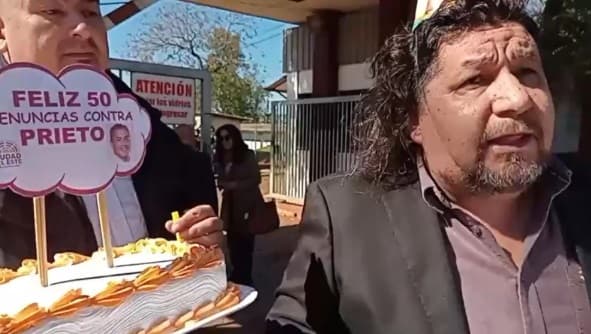 Kelembú celebra la denuncia 50 contra Prieto