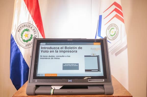 Senado pide cancelar licitación de máquinas de voto