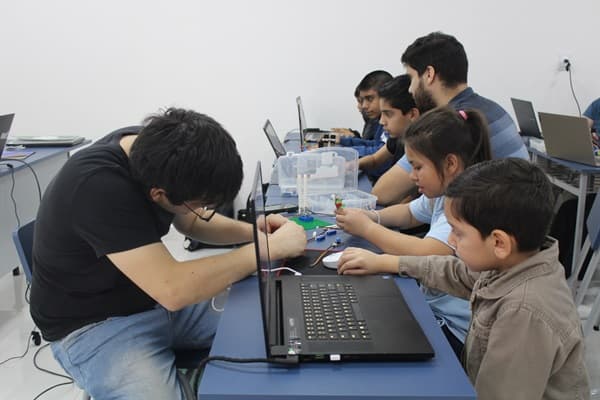 Olimpiada STEAM Internacional en Paraguay