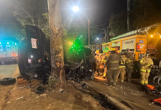 Joven muere tras volcar su camioneta en Mariscal López