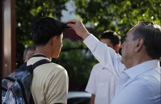 Estudiantes paraguayos ven autoritaria la disciplina escolar de El Salvador y creen que no funcionaría en el país