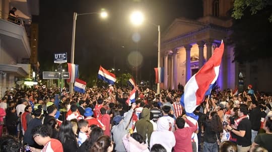 Nueve puntos con pantallas gigantes para ver a la Albirroja