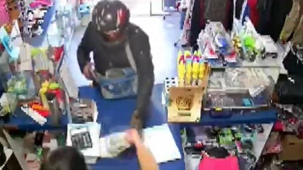 Asalto en Nazareth: amenaza a bebé durante robo