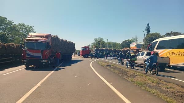 Cañicultores exigen obra y mantienen bloqueo en Ruta PY02