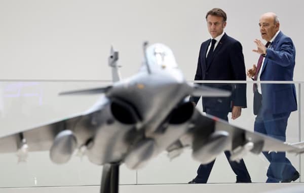 Francia enviará aviones a Polonia y Reino Unido sanciona a Rusia