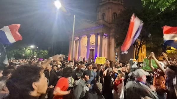 Objetos insólitos y espionaje en protesta de la Gen Z