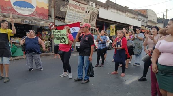 Comerciantes del Mercado 4 piden mantener a Buzó como director