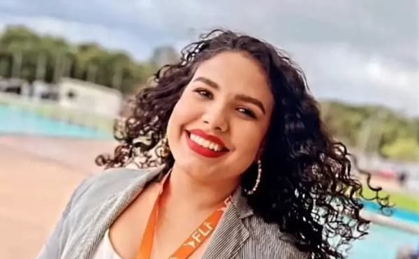 Docente muere electrocutada en plena vía pública en San Lorenzo