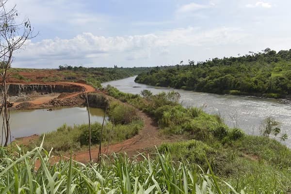 Canteras ponen en riesgo las Cataratas del Monday