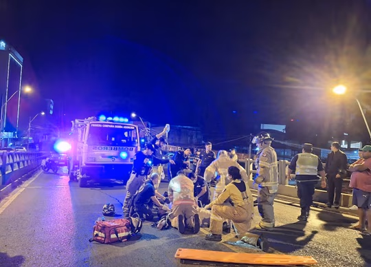 Fatal choque entre motos en el viaducto de República Argentina