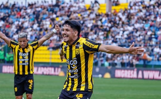 Guaraní venció 3-1 a Olimpia en el clásico más añejo y amplió su ventaja en la cima del Clausura