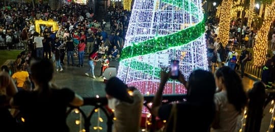 Maduro adelanta la Navidad en Venezuela con shows, mensajes políticos y críticas a EE.UU