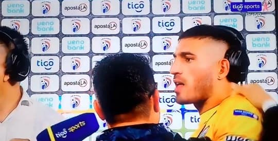 Olveira se encontraba dando declaraciones tras el clásico cuando un aficionado intentó agredirlo