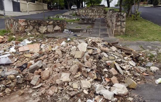 Paseo central de la avenida Estados Unidos, símbolo del abandono