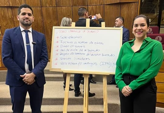 Diputados opositores presentan “guía para detectar coimeros”