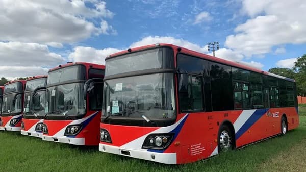 MOPC adjudica la operación de 30 buses eléctricos