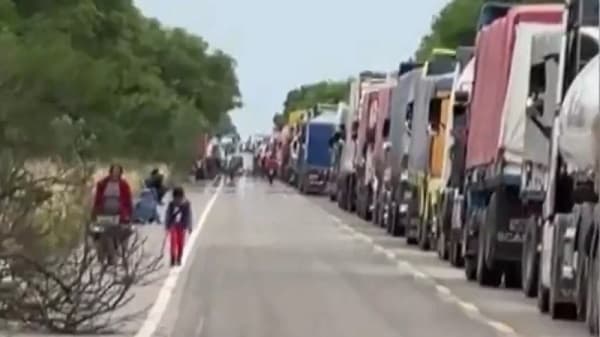 Camioneros paraguayos varados en Bolivia piden auxilio urgente