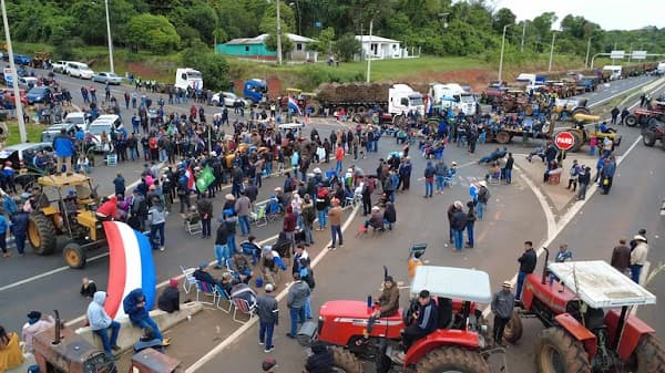 Cañicultores mantienen bloqueos pese a diálogo con Petropar