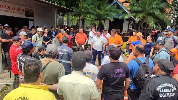 Acuerdo en Asunción: Bello promete pagar al IPS tras protesta de funcionarios