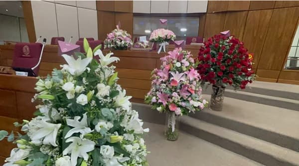 Diputados sin quorum: ausencias, viajes y flores en el Congreso