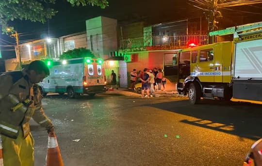 Choque en Barrio Obrero deja dos jóvenes heridas