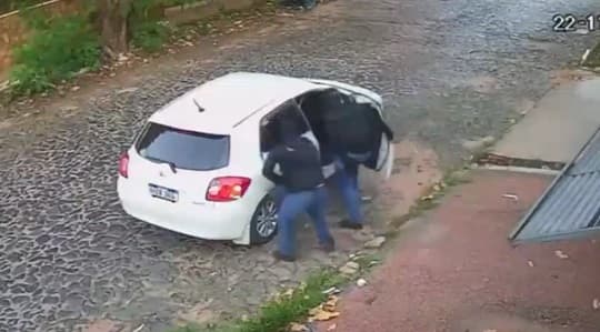 Asalto en San Vicente termina en persecución y choque: los ladrones se llevaron G. 40 millones