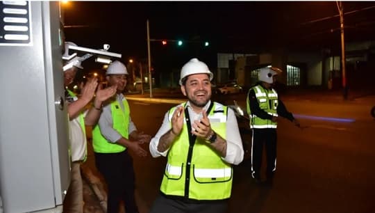 Asunción activó un cruce semafórico sobre la Avda. Eusebio Ayala sin haber completado las obras de señalización y la pintura vial