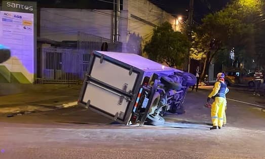 Camión vuelca tras choque en la zona de General Santos: no hubo heridos de gravedad