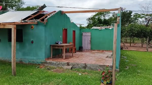 Temporal destroza viviendas y deja sin energía a familias en San Pedro
