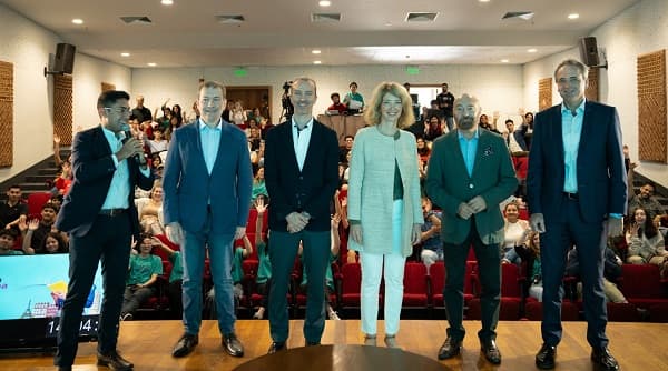 Cientos de jóvenes participaron en la feria “Estudia en Europa”